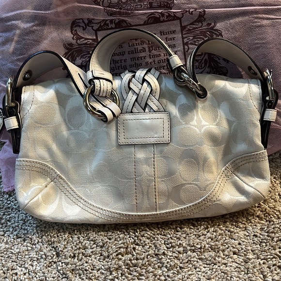 COPY - EUC Coach Bag - Picture 2 of 8